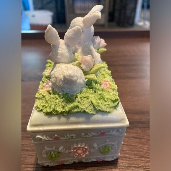 Trinket Box Resin Bunny Rose Accents w/ Blue Bird 3” Wide 4” Tall - Picture 4 of 9